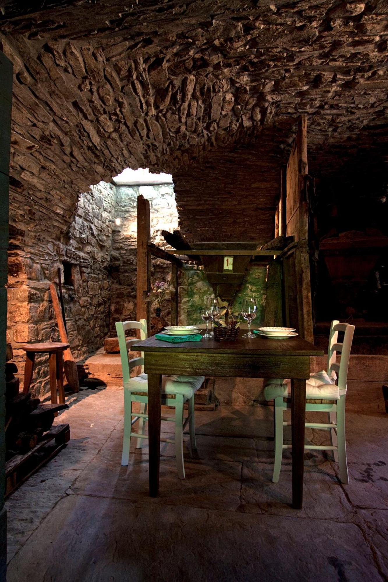 Mulino Marghen - Restored Watermill - Accomodation And Retreat Center Zeri エクステリア 写真