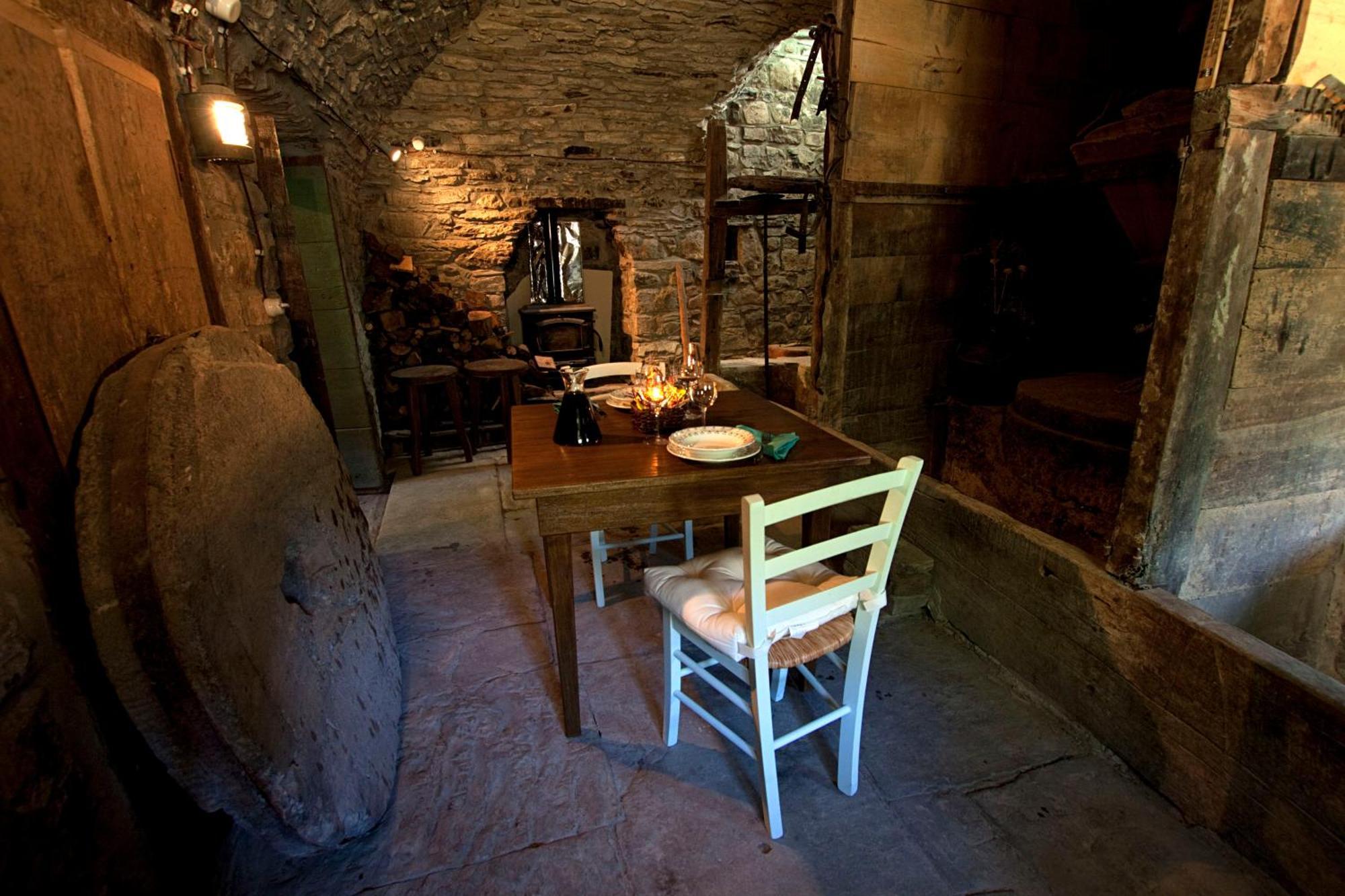 Mulino Marghen - Restored Watermill - Accomodation And Retreat Center Zeri エクステリア 写真