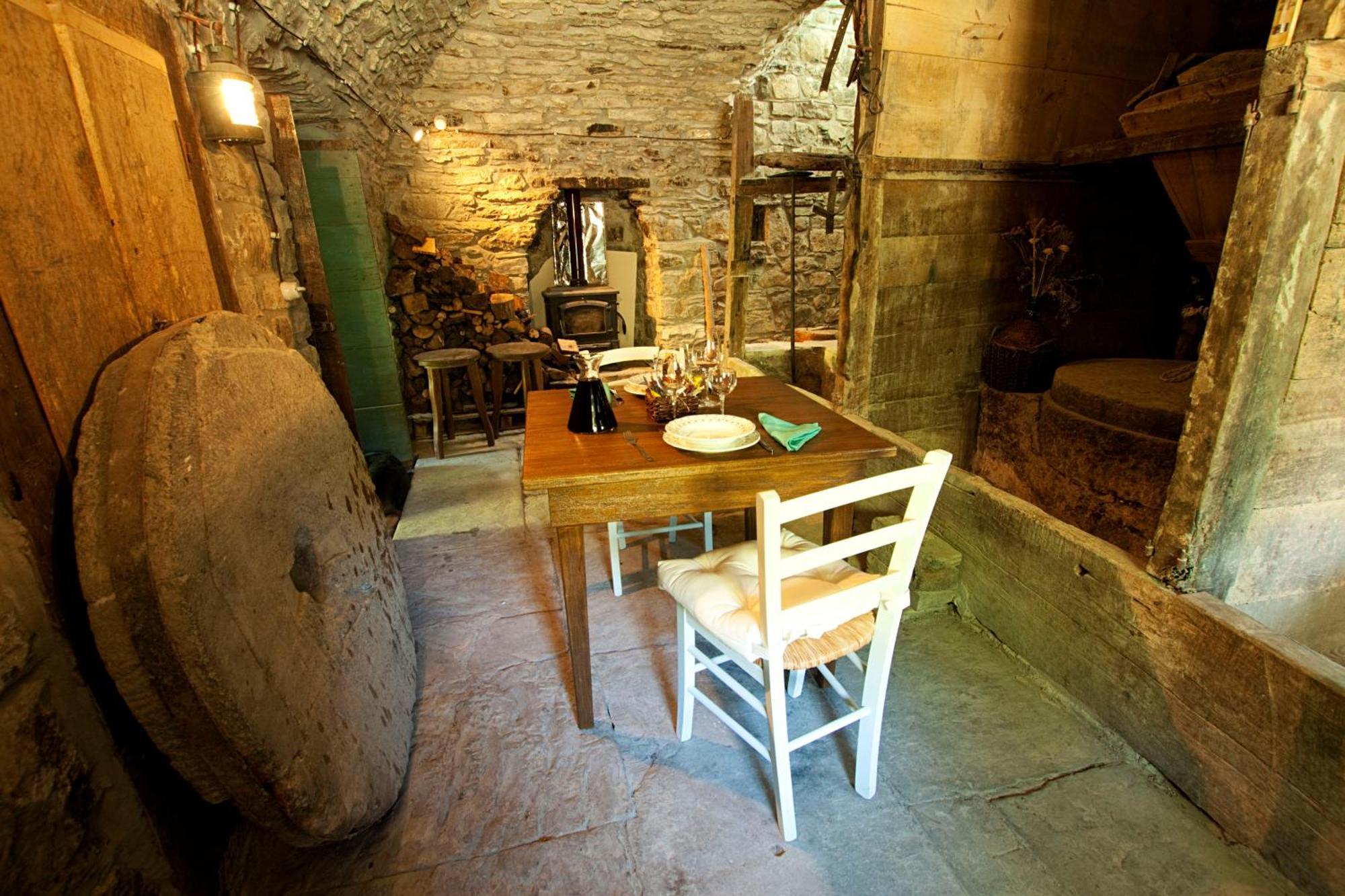 Mulino Marghen - Restored Watermill - Accomodation And Retreat Center Zeri エクステリア 写真