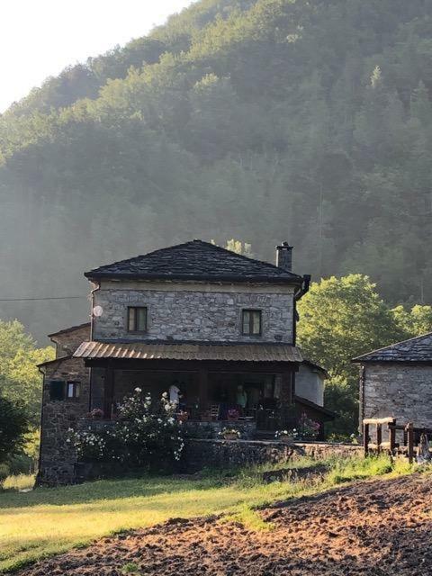 Mulino Marghen - Restored Watermill - Accomodation And Retreat Center Zeri エクステリア 写真